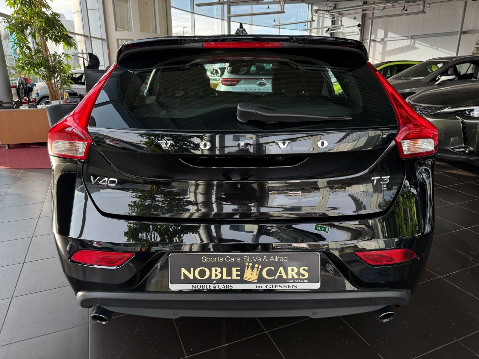 Fahrzeugabbildung Volvo V40 T3 Momentum RFK LED NAVI