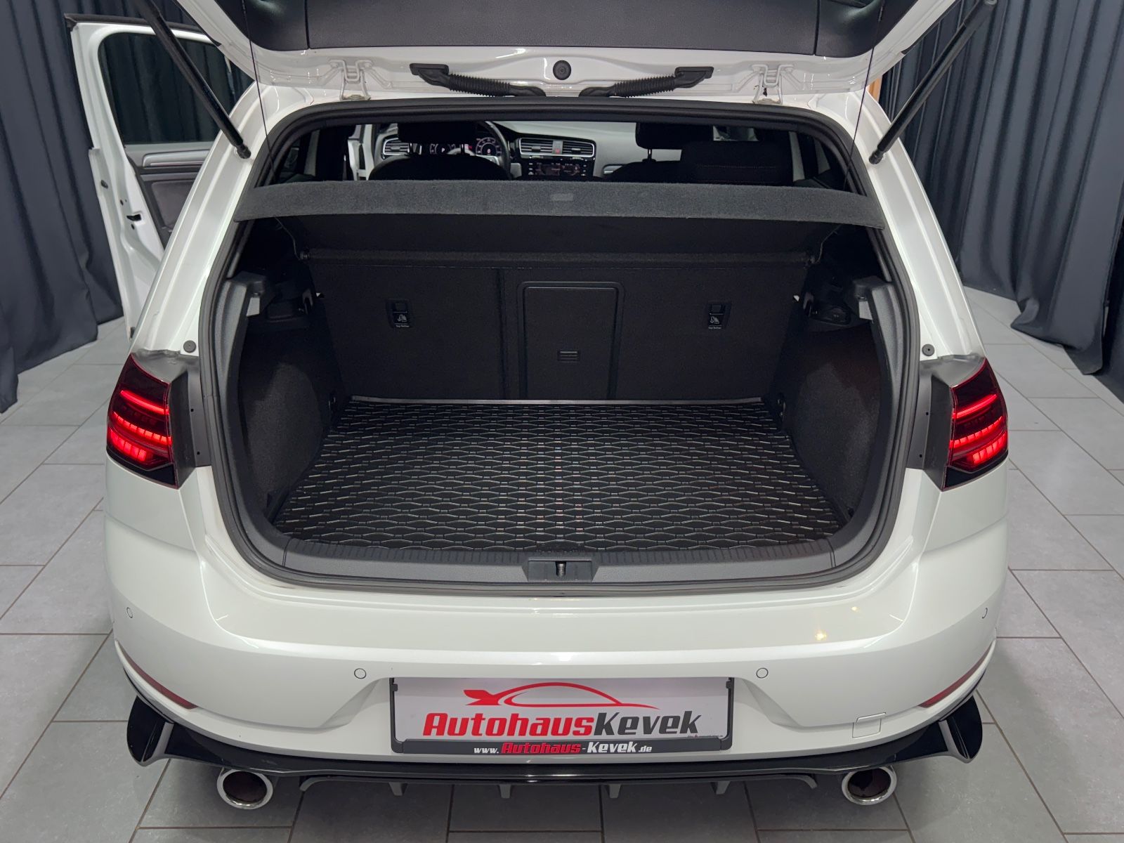 Fahrzeugabbildung Volkswagen Golf VII Lim. GTI TCR|DSG|NAVI|KAMERA|ACC|