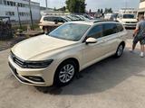 Volkswagen Passat Variant PANORAMADACH NAVI - mit Diesel-Antrieb: Taxi, Kombi