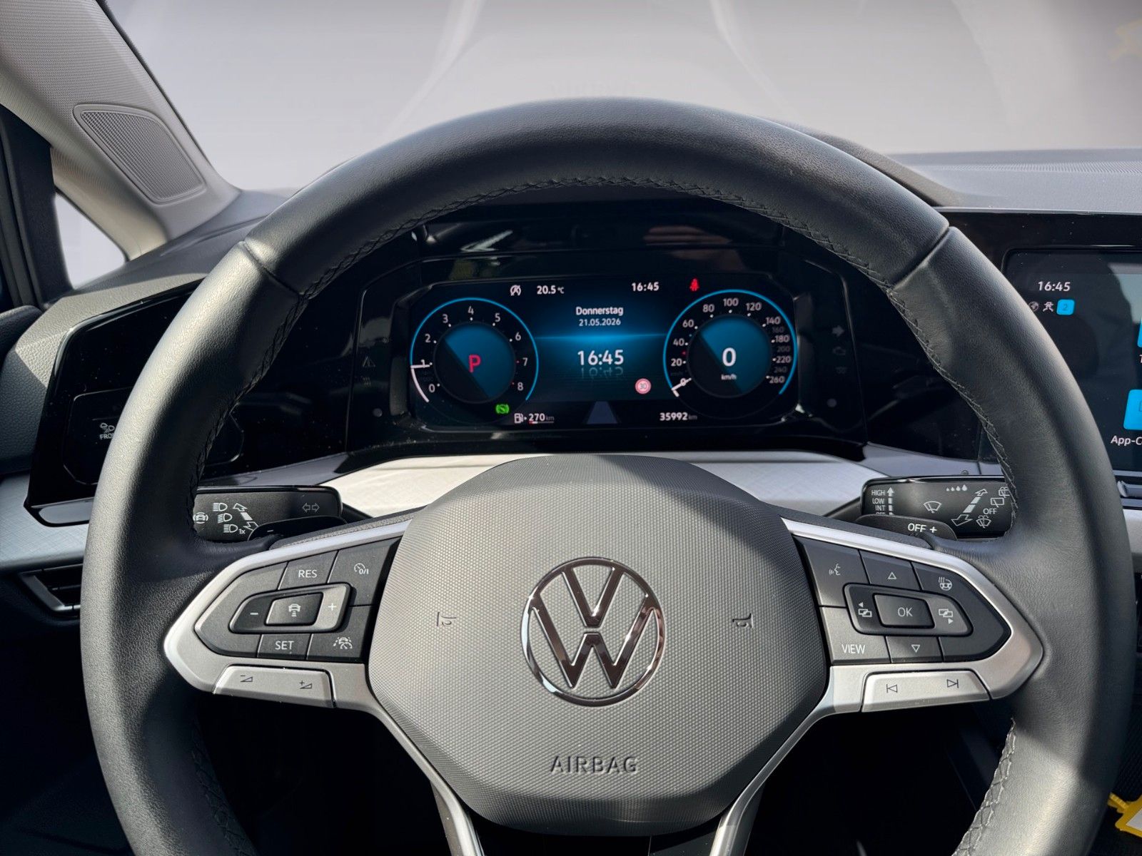 Fahrzeugabbildung Volkswagen Golf VIII Variant Life 1.0 eTSI