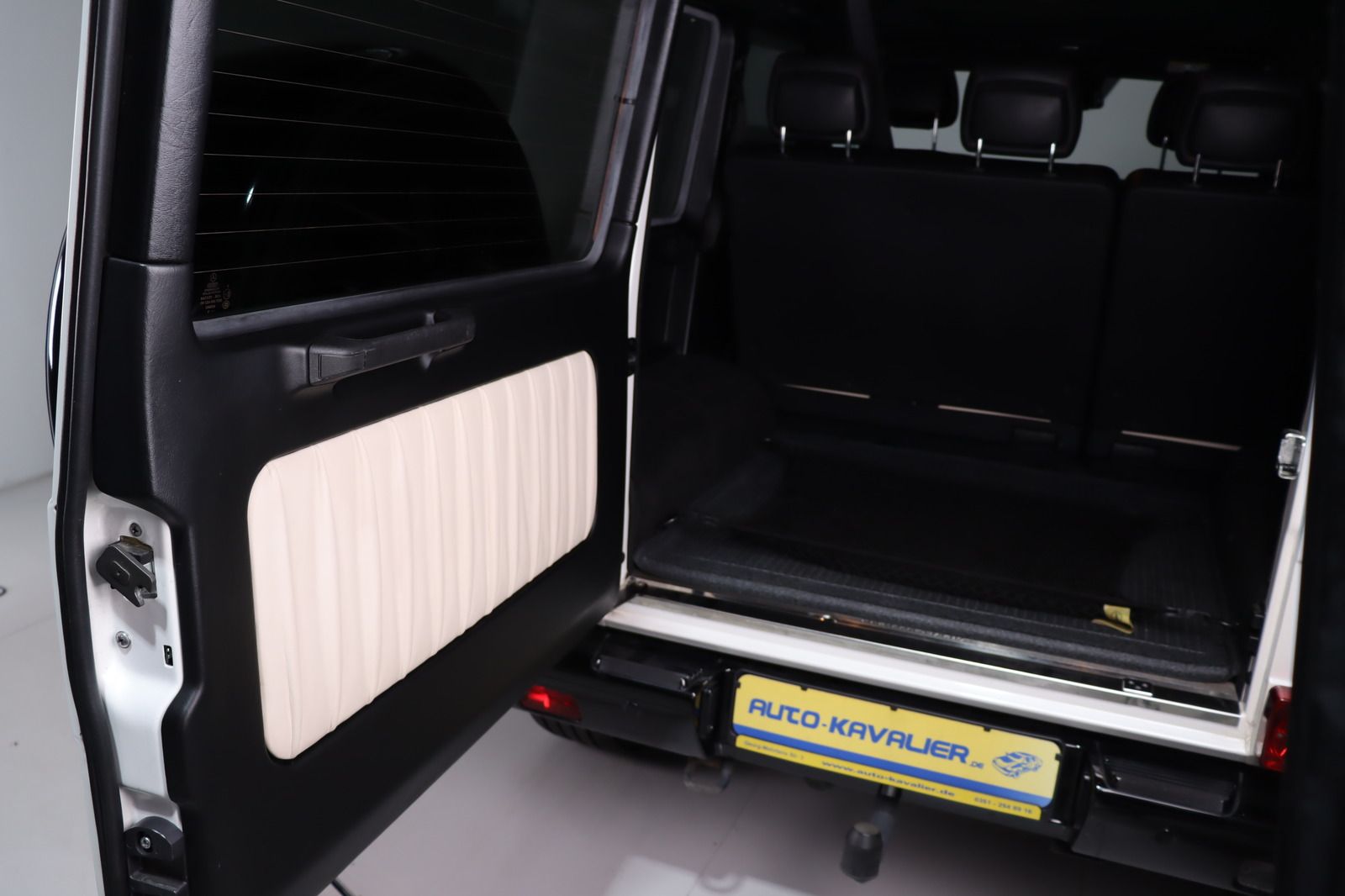 Fahrzeugabbildung Mercedes-Benz G 350 BlueTEC DESIGNO DIS * H&K 4x Sitzhzg. Navi