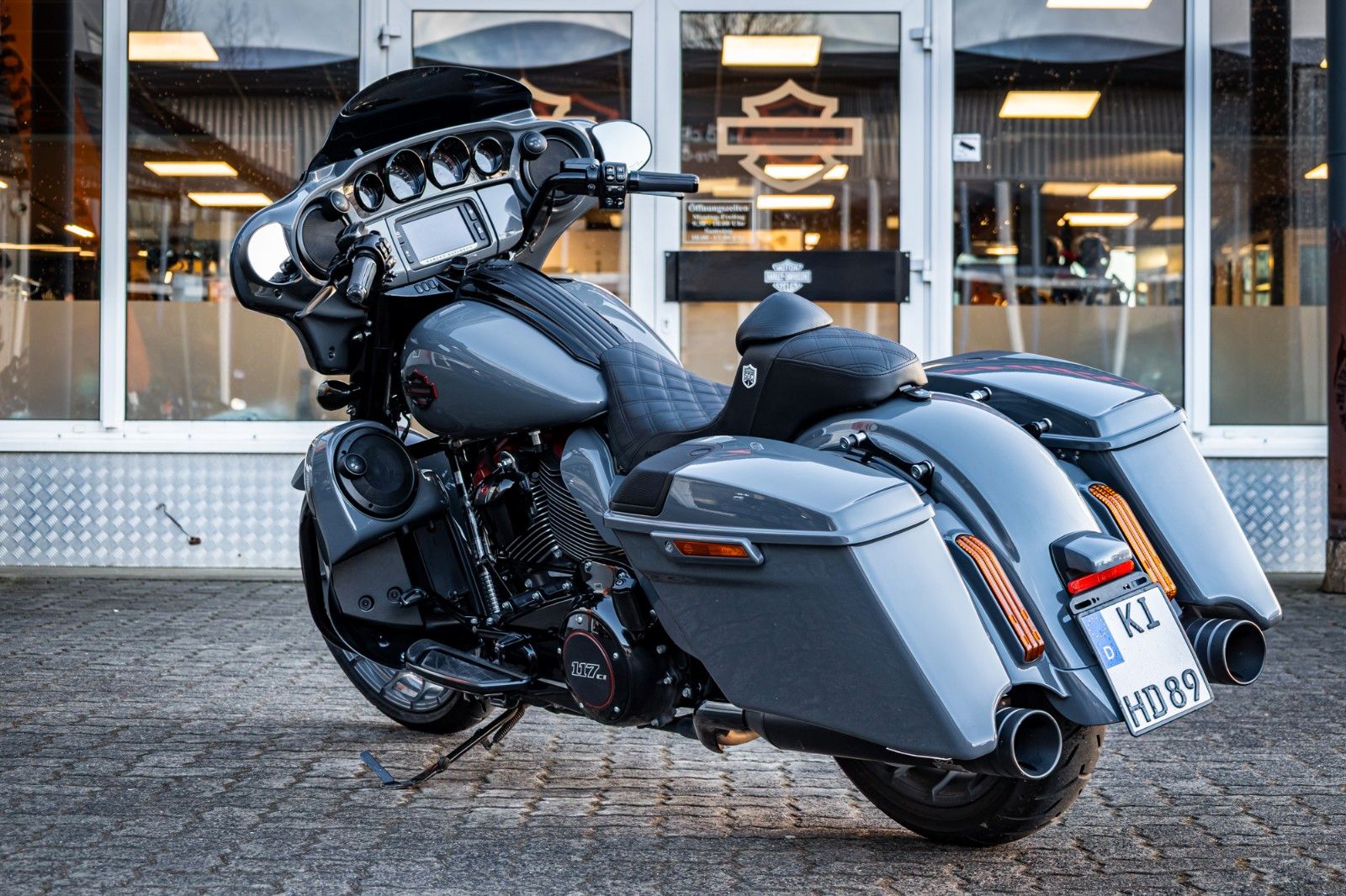 Fahrzeugabbildung Harley-Davidson FLHXSE CVO STREET GLIDE 117 cui - Jekill -