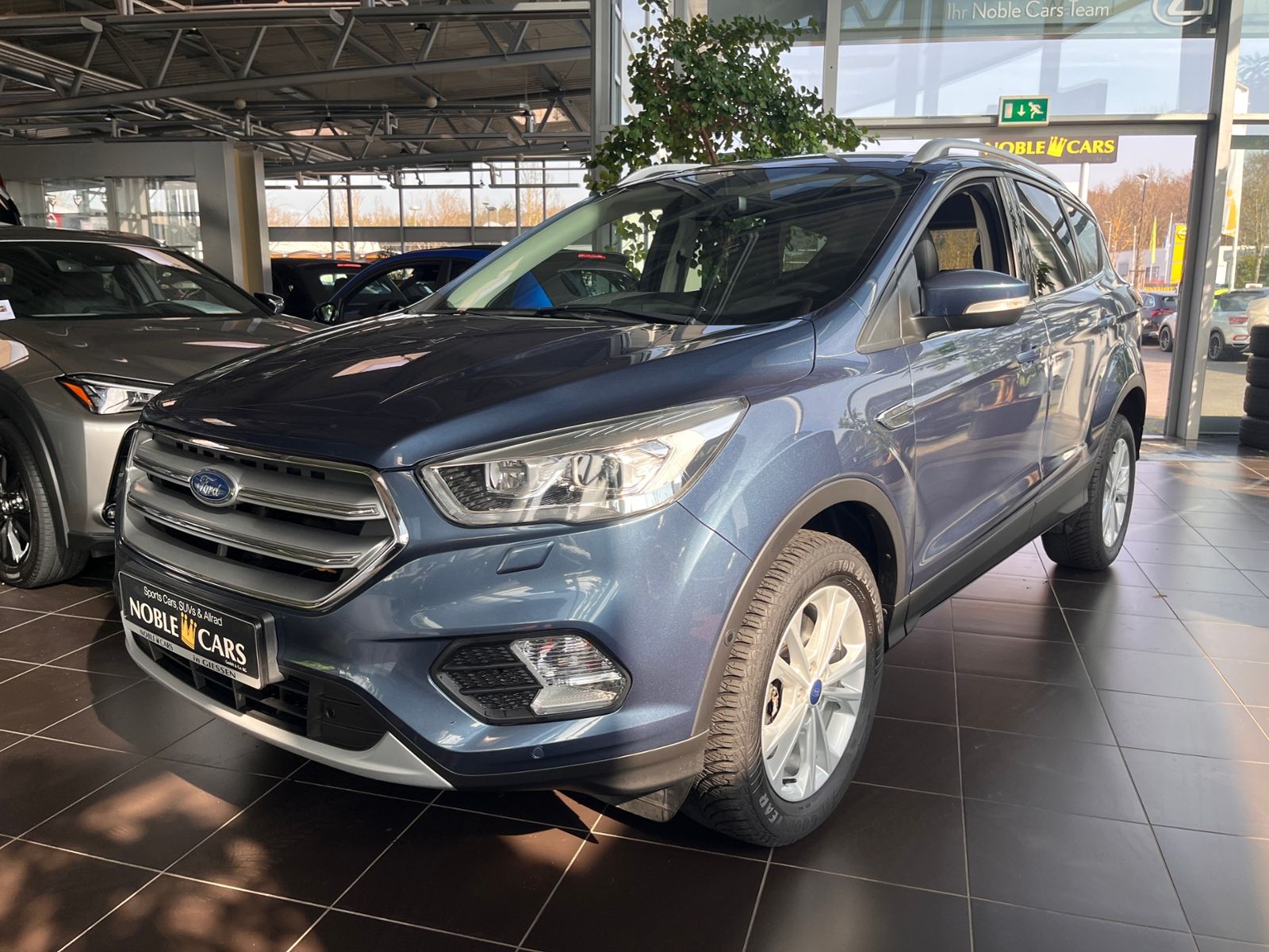 Fahrzeugabbildung Ford Kuga Titanium 4x4 AHK CARPLAY NAV DAB SHZ