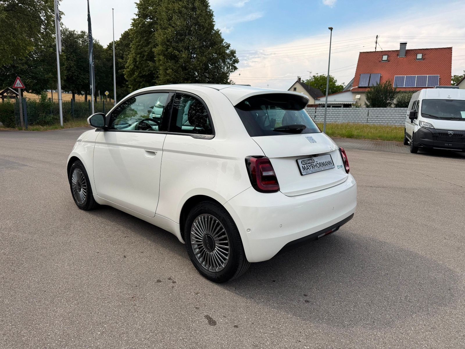 Fahrzeugabbildung Fiat 500 1.0 Hybrid FireFly 48 kW Icon