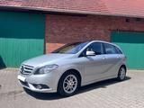 Mercedes-Benz  B 180  7G-DCT Auto aus Familienbesitz - : Van, Familien