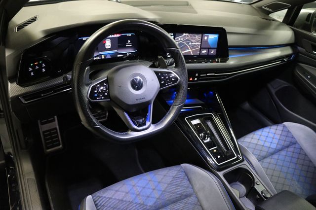 Fahrzeugabbildung Volkswagen Golf VIII Lim. R 4Motion|MATRIX|H/K|DCC|AMBIENTE