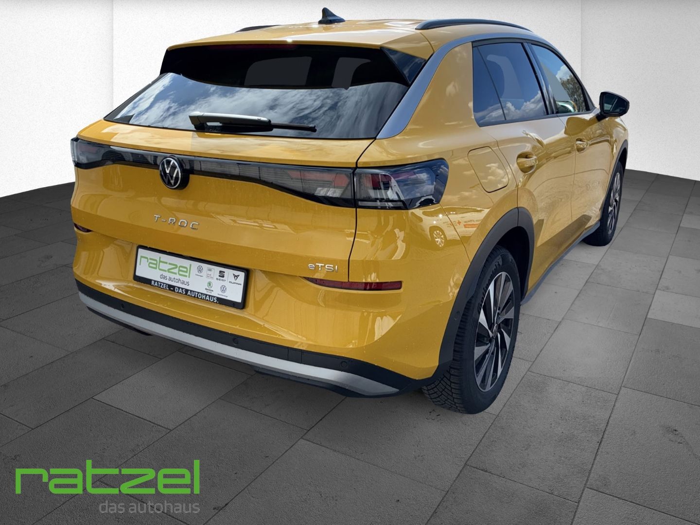 Fahrzeugabbildung Volkswagen T-Roc LIFE 1.5 eTSI 5J.Garantie+Navi+SHZ+PDC