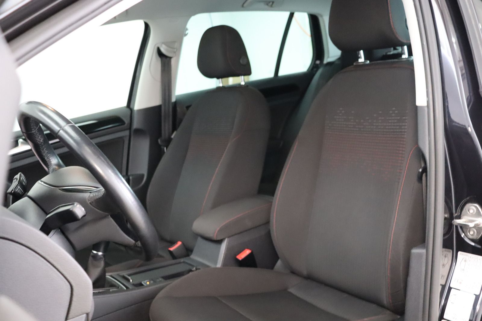 Fahrzeugabbildung Volkswagen Golf VII Sound * Standheizung * LED *