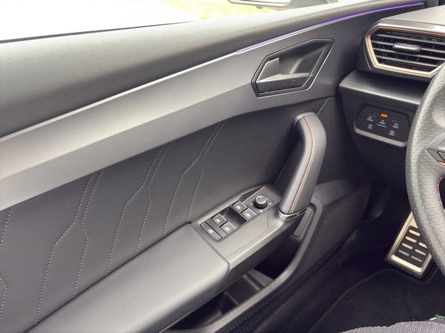 Fahrzeugabbildung CUPRA Leon Sportstourer 1.4 e-Hybrid 180 kW *Navi*