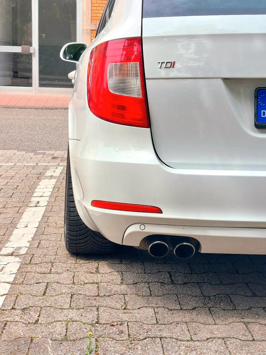 Skoda Superb 2011 — photo 12