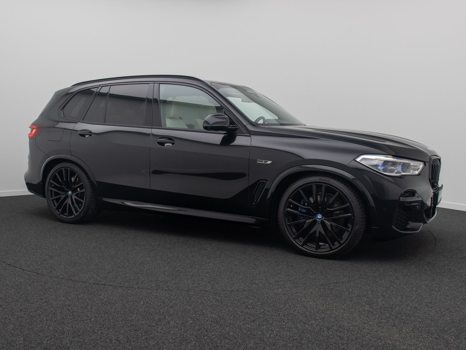 Fahrzeugabbildung BMW X5 xD45e M Sport Panorama DAB DispKey 360°22Zoll