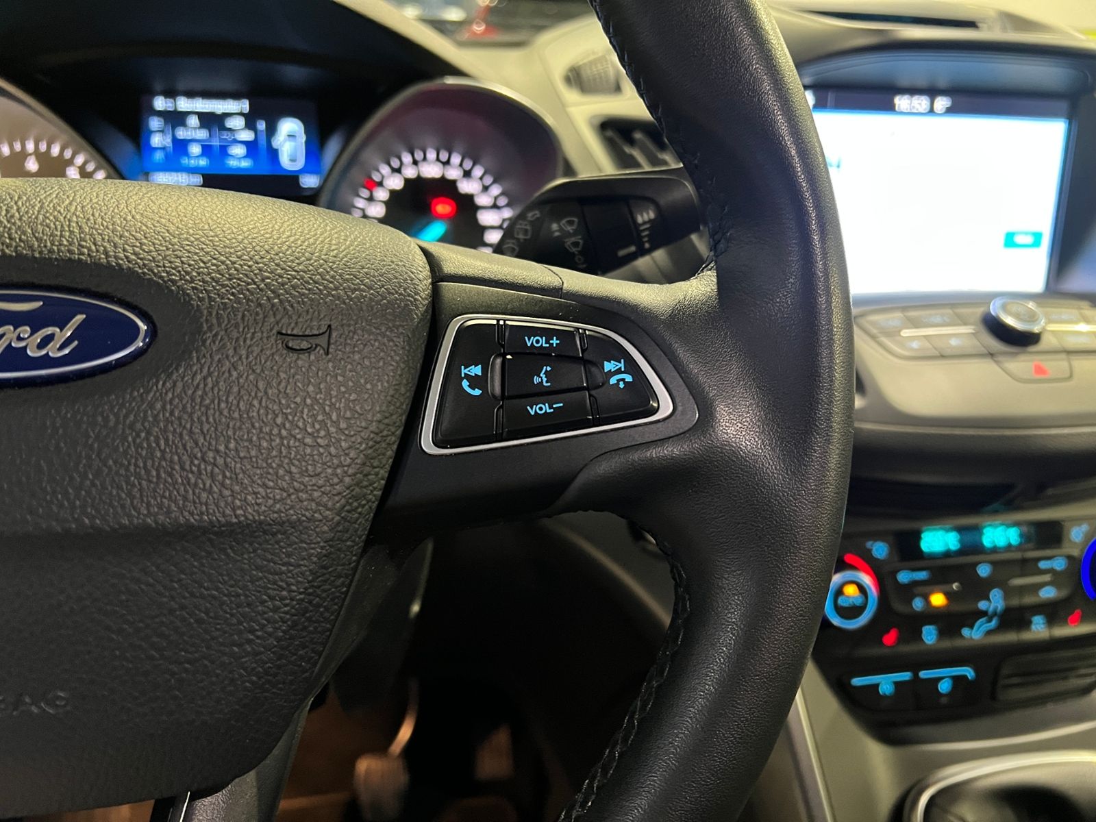 Fahrzeugabbildung Ford Kuga Cool & Connect AHK SHZ NAVI KLIMA