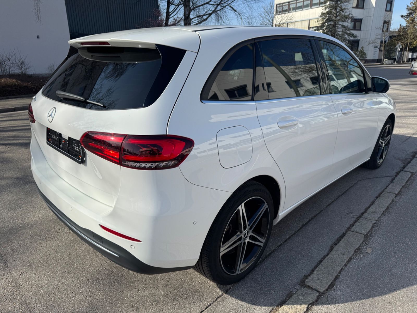 Mercedes-Benz B 250e LED/Navi/Kam/Leder/Spur&Park-Ass./SZH/18" foto 7