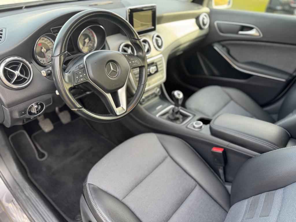 Mercedes-Benz GLA 200