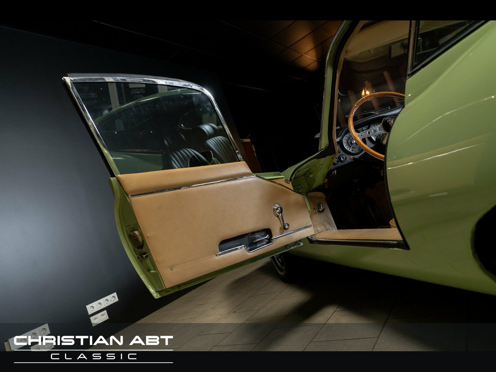 Fahrzeugabbildung Jaguar E-Type 4.2 Serie2 - Wertgutachten Note 1