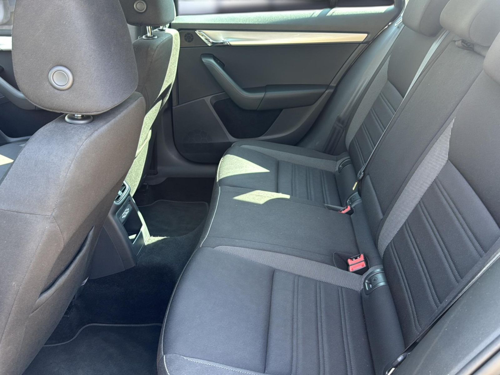 Fahrzeugabbildung SKODA Octavia 1.5 TSI / Unfallfrei/ 1. Hd