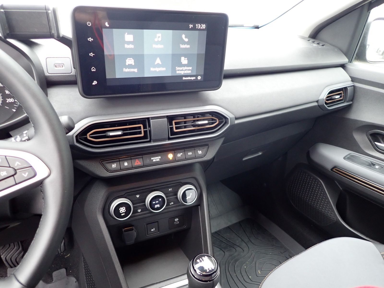 Fahrzeugabbildung Dacia Jogger TCe 110 EXTREME+/7-SITZ/SHZ/EPH/RFK/NAVI/