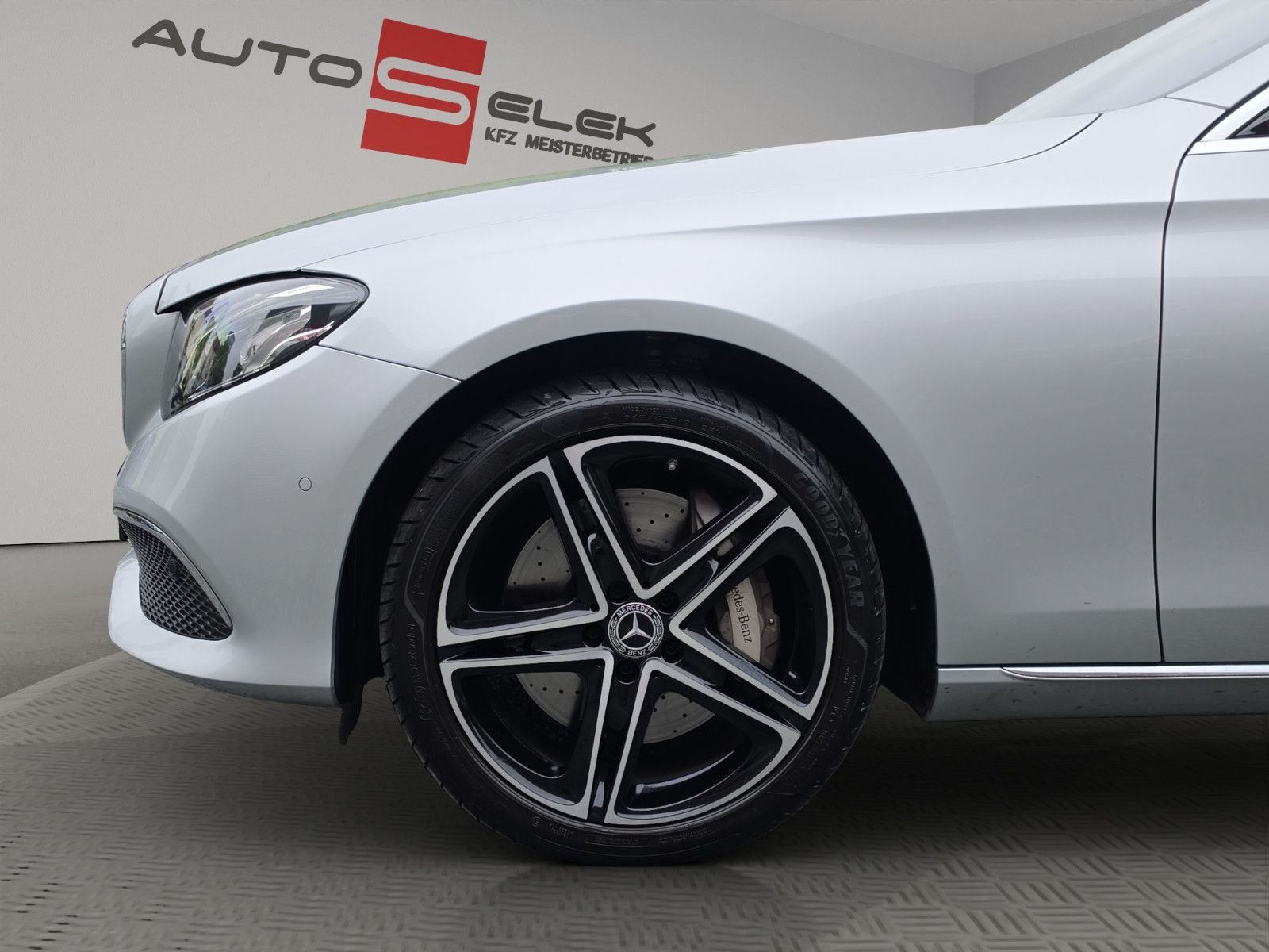 Fahrzeugabbildung Mercedes-Benz E 350 E Limousine Avantgarde Aus 1.Hand