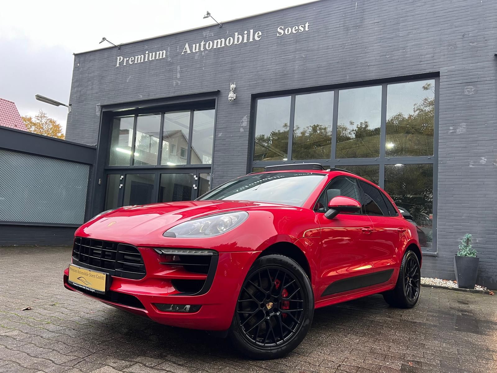 PORSCHE Macan