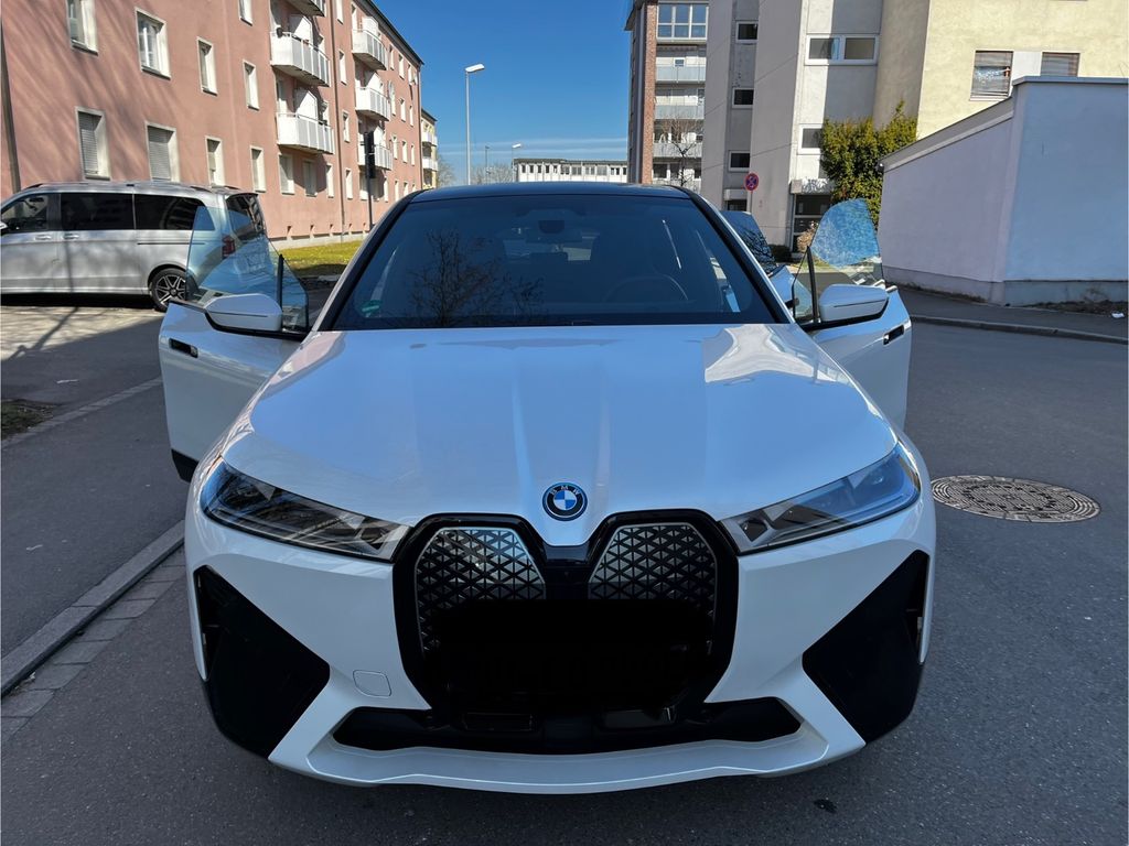 BMW iX xDrive40 -Edition SportPanorama Glasdoch