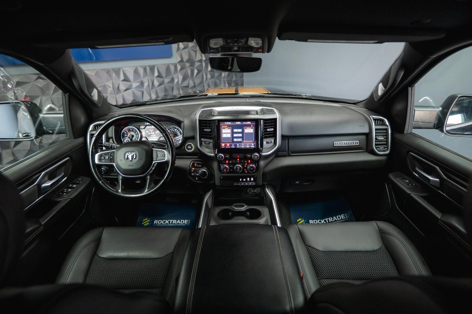 Fahrzeugabbildung Dodge RAM 5.7 V8 HEMI 4x4 Offroad Night-Edition LPG