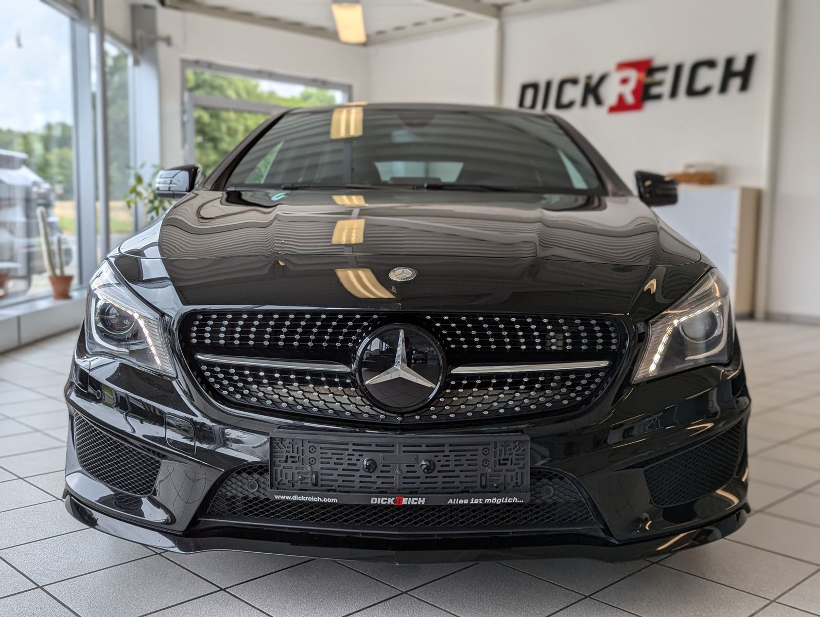 MERCEDES-BENZ CLA 220 Shooting Brake AMG Pano Bi-Xe Harman H/K - Image 2