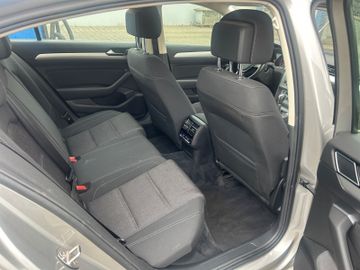 Volkswagen Passat - 12
