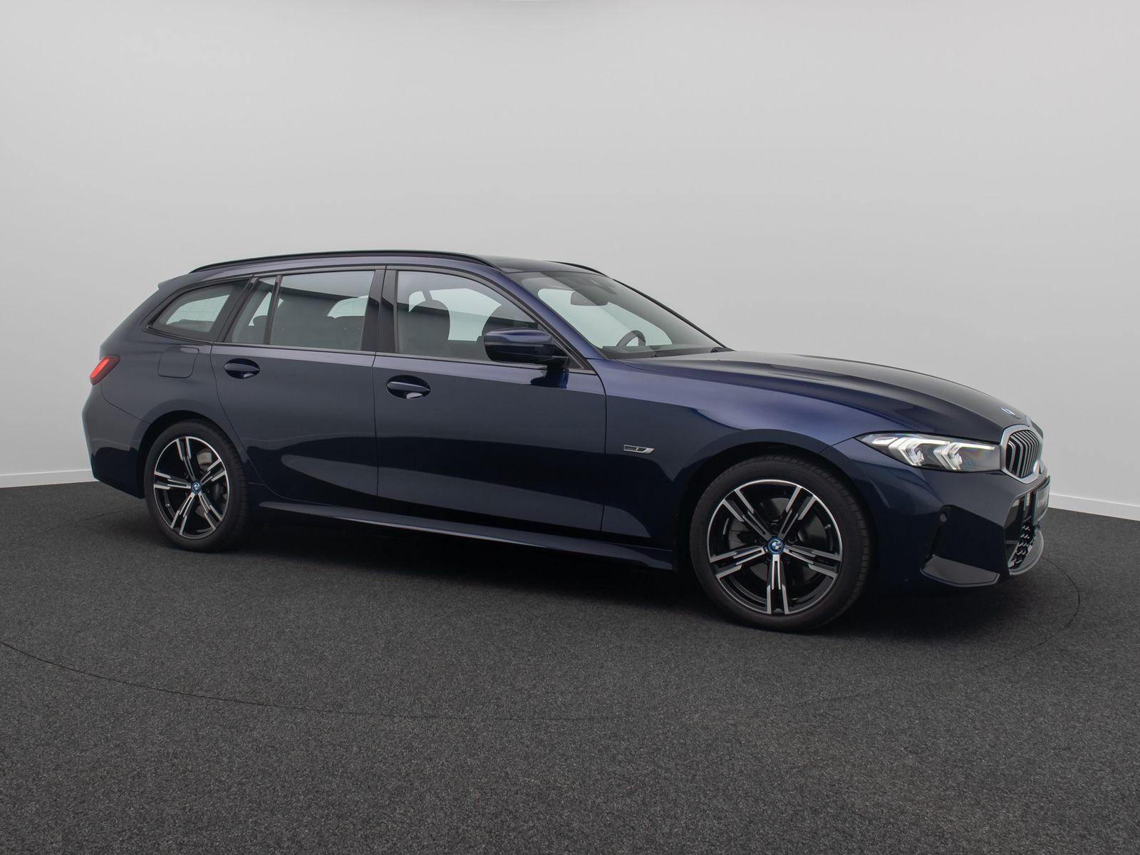 Fahrzeugabbildung BMW 320e M Sport AHK Panorama Stop&Go DAB H/K 18Zoll