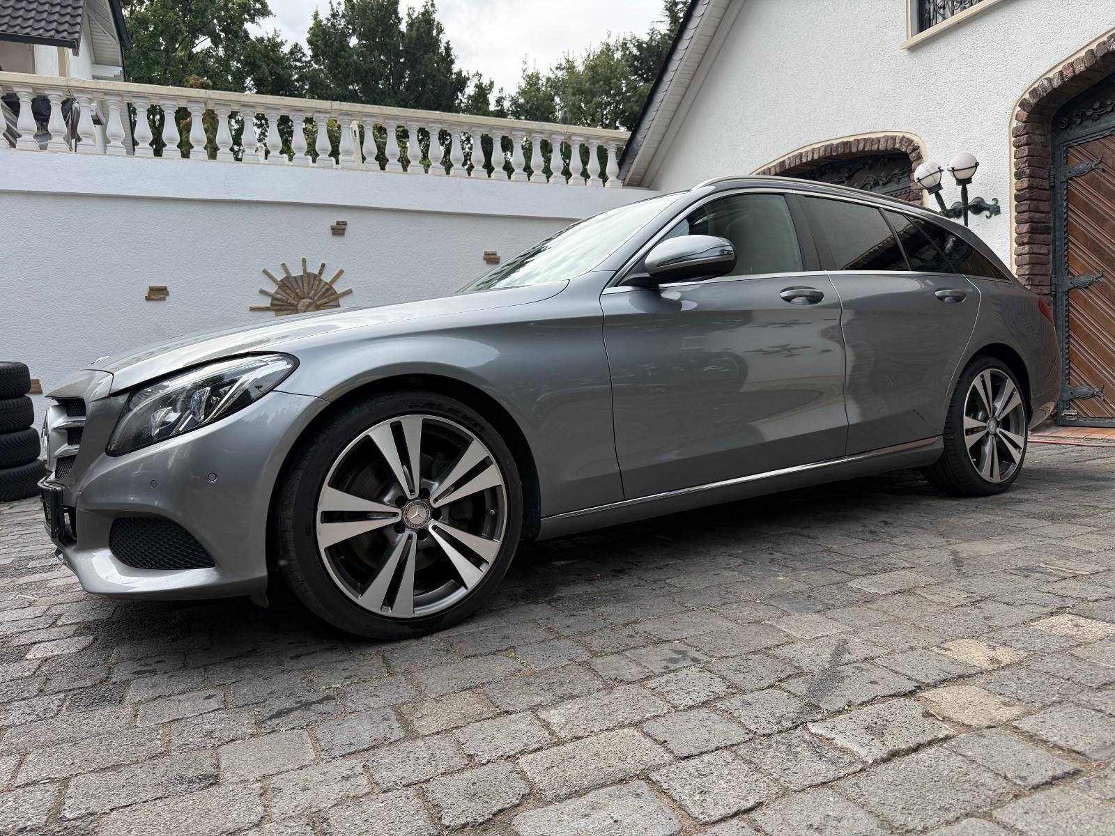 Mercedes-Benz C300 T-Modell 2Hd Avantg. Panorama LED VOLL