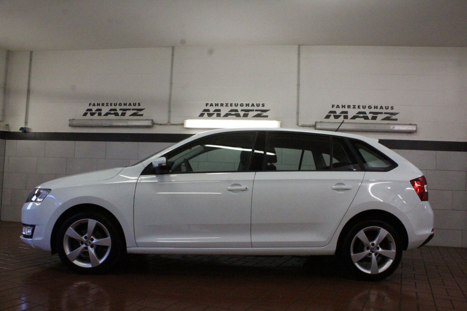 Fahrzeugabbildung SKODA Rapid 1.2 TSI Cool Edition Spaceback Allwetterre