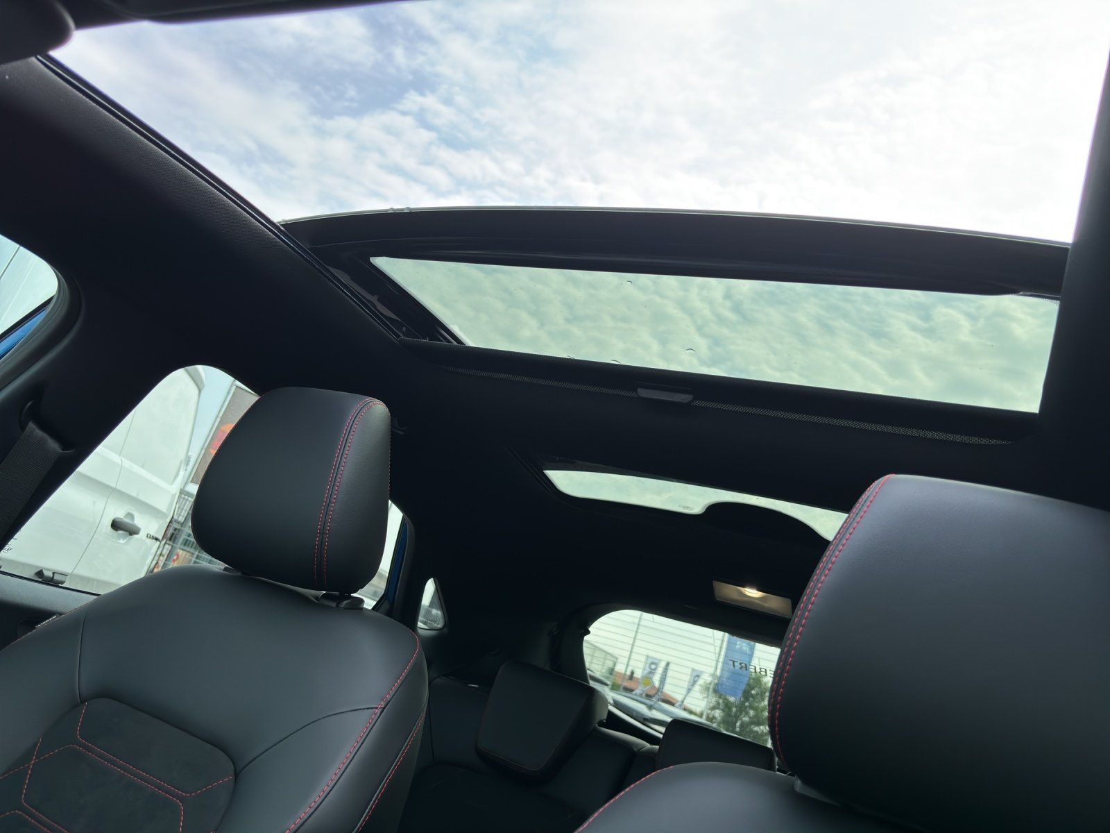 Fahrzeugabbildung Ford Puma ST-Line X Automatik 155PS Winter P. LM 19Z