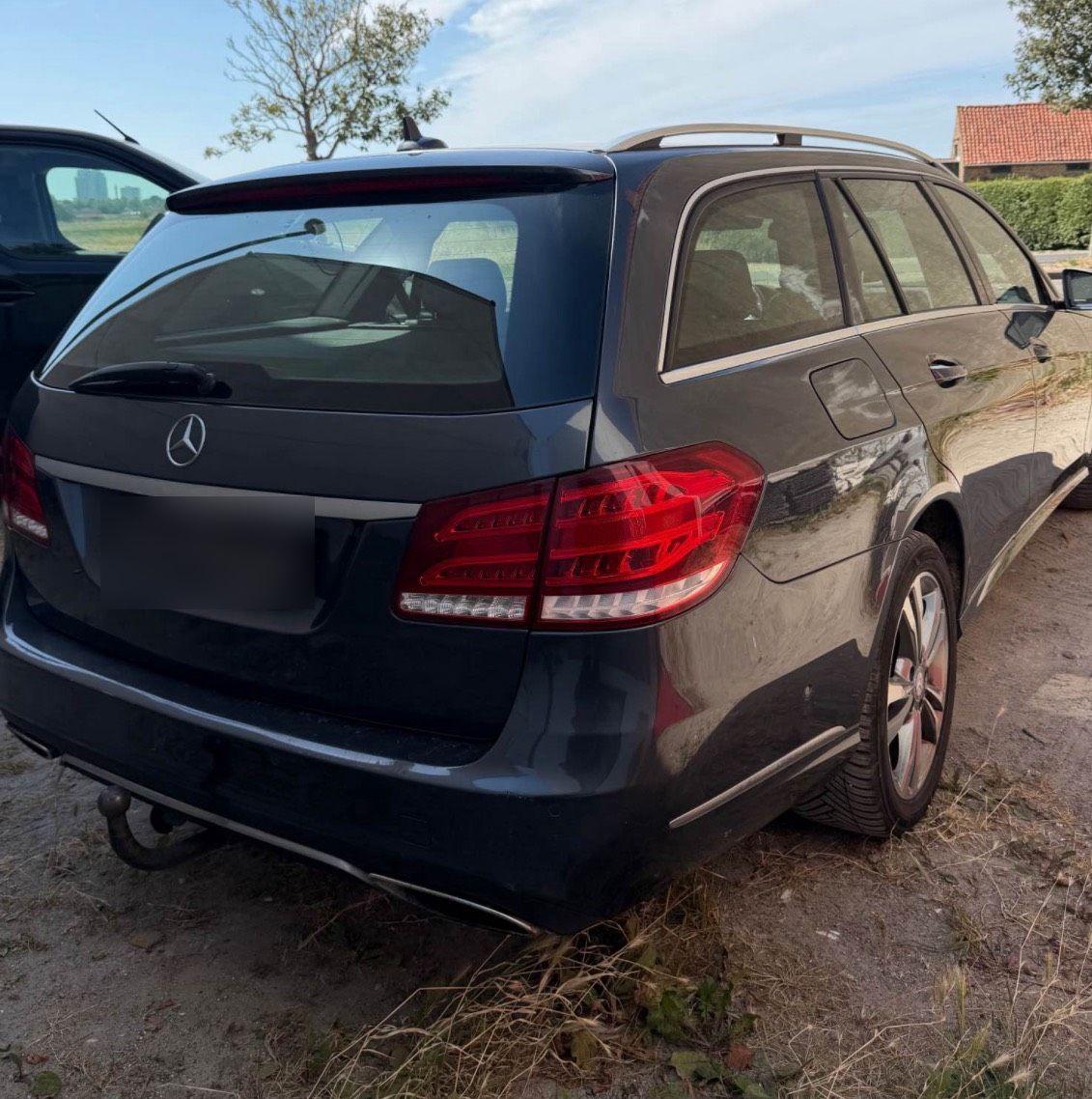Mercedes-Benz E200 2013 — rear view