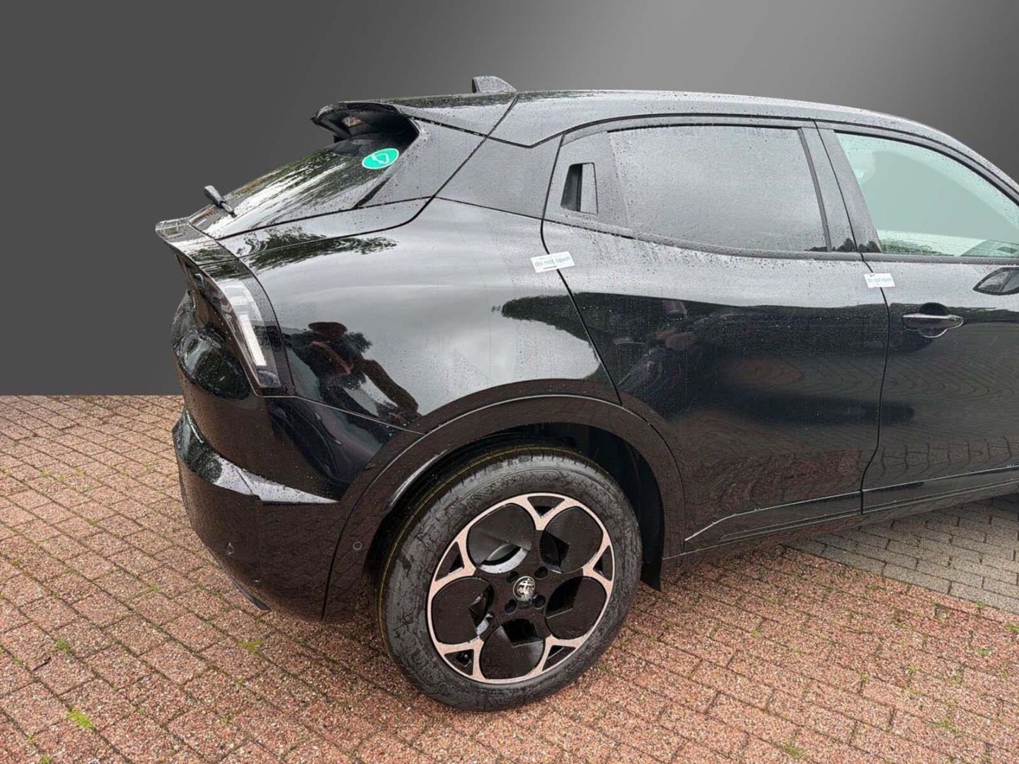 Fahrzeugabbildung Alfa Romeo Junior Elettrica TI -Technologie-Panorama-Wärmep