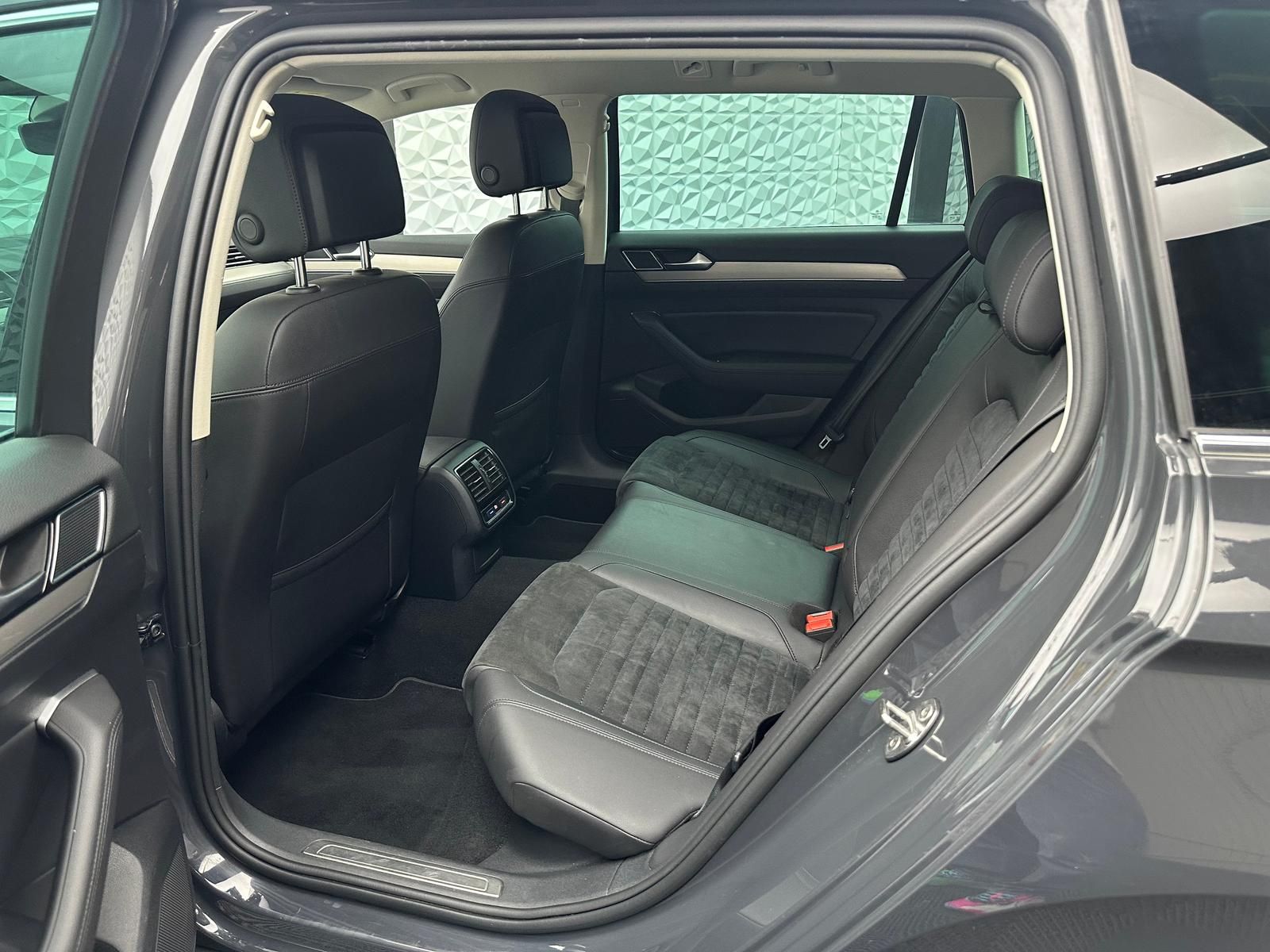 Fahrzeugabbildung Volkswagen PASSAT 2.0 TDI HIGHLINE/ACC/DCC/HUD/LED/RCAM/PDC