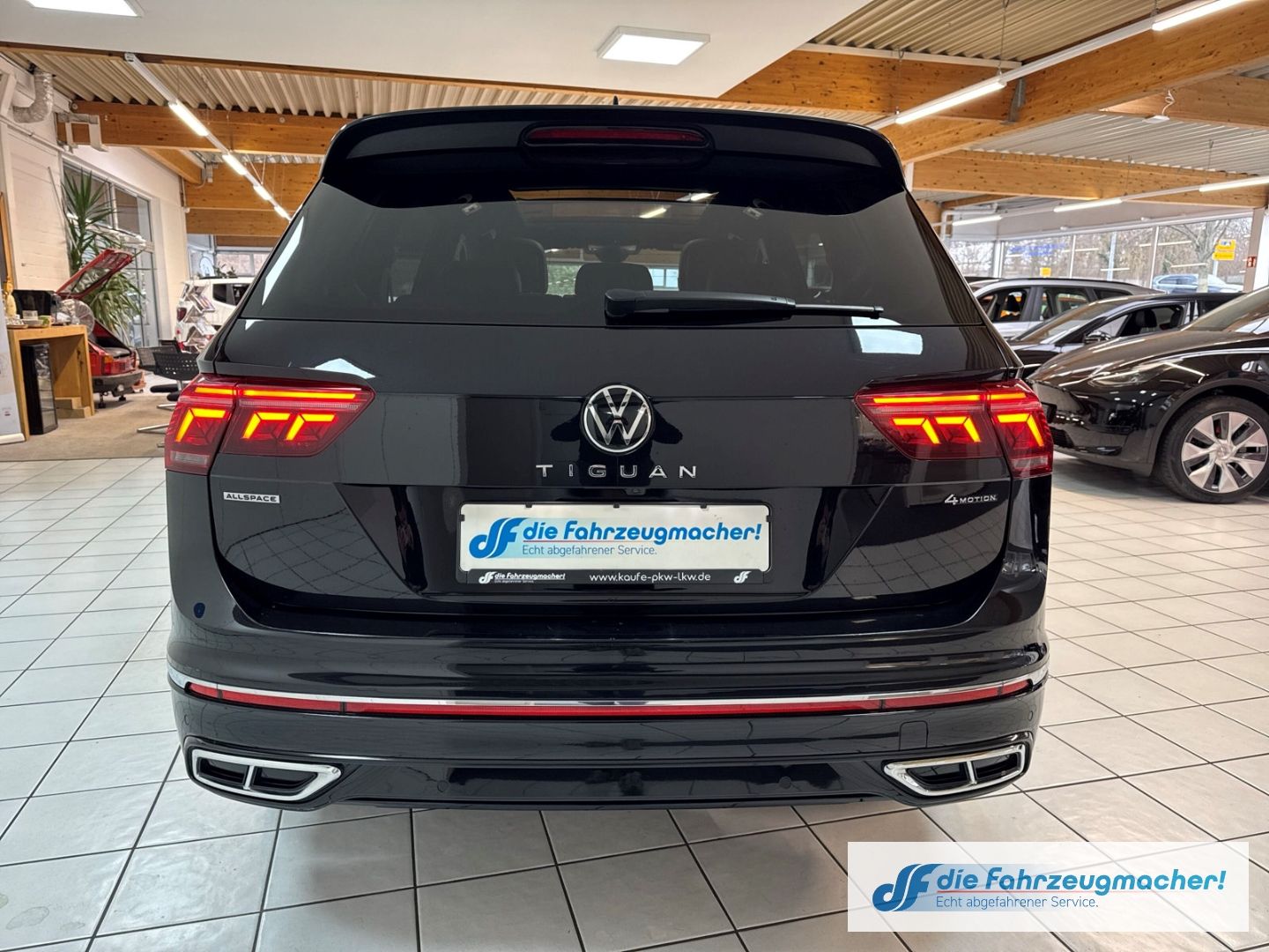 Fahrzeugabbildung Volkswagen Tiguan Allspace R-Line 4Motion Sportpaket HUD AD