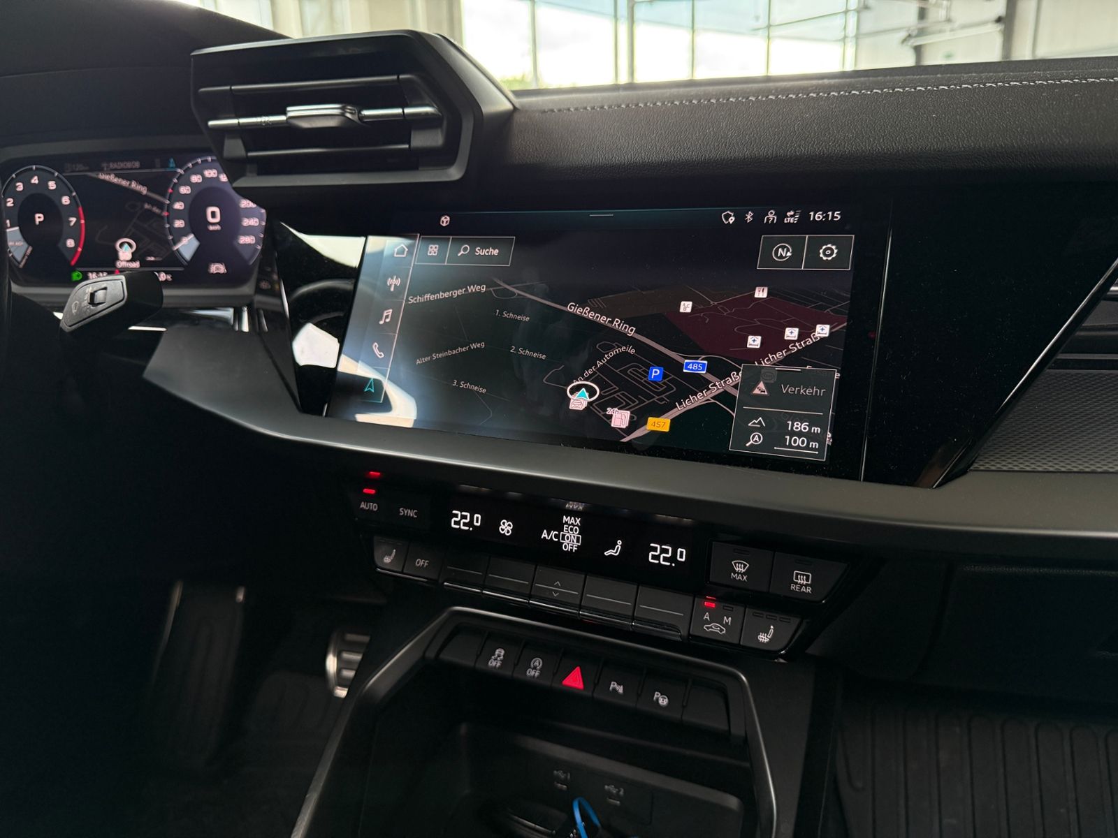 Fahrzeugabbildung Audi A3 Sportback  35 TFSI S line AHK LED NAVI