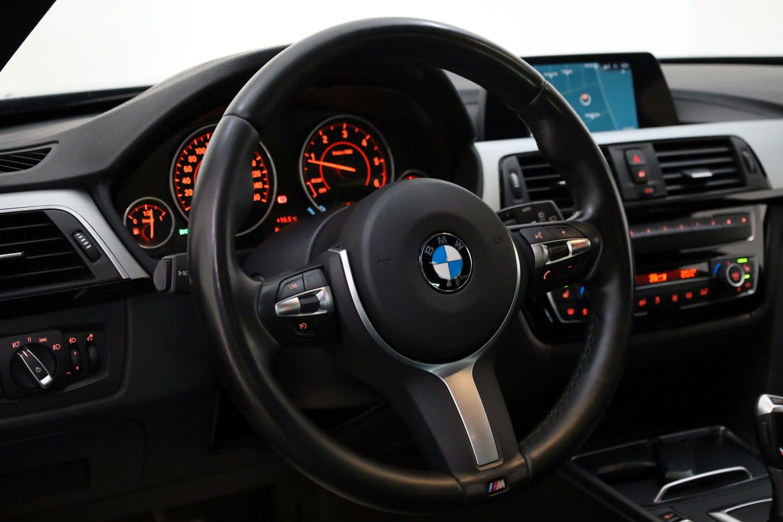 Fahrzeugabbildung BMW 320d Touring M Sport Leder,Navi,LED,SH,PDC,SR+WR