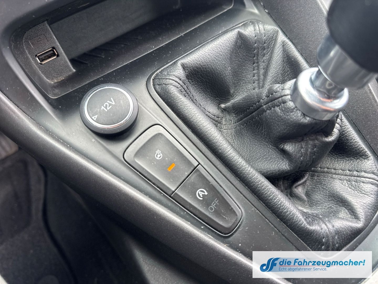 Fahrzeugabbildung Ford Focus Business Navi SHZ LenkradHZG *1502 *EXPORT