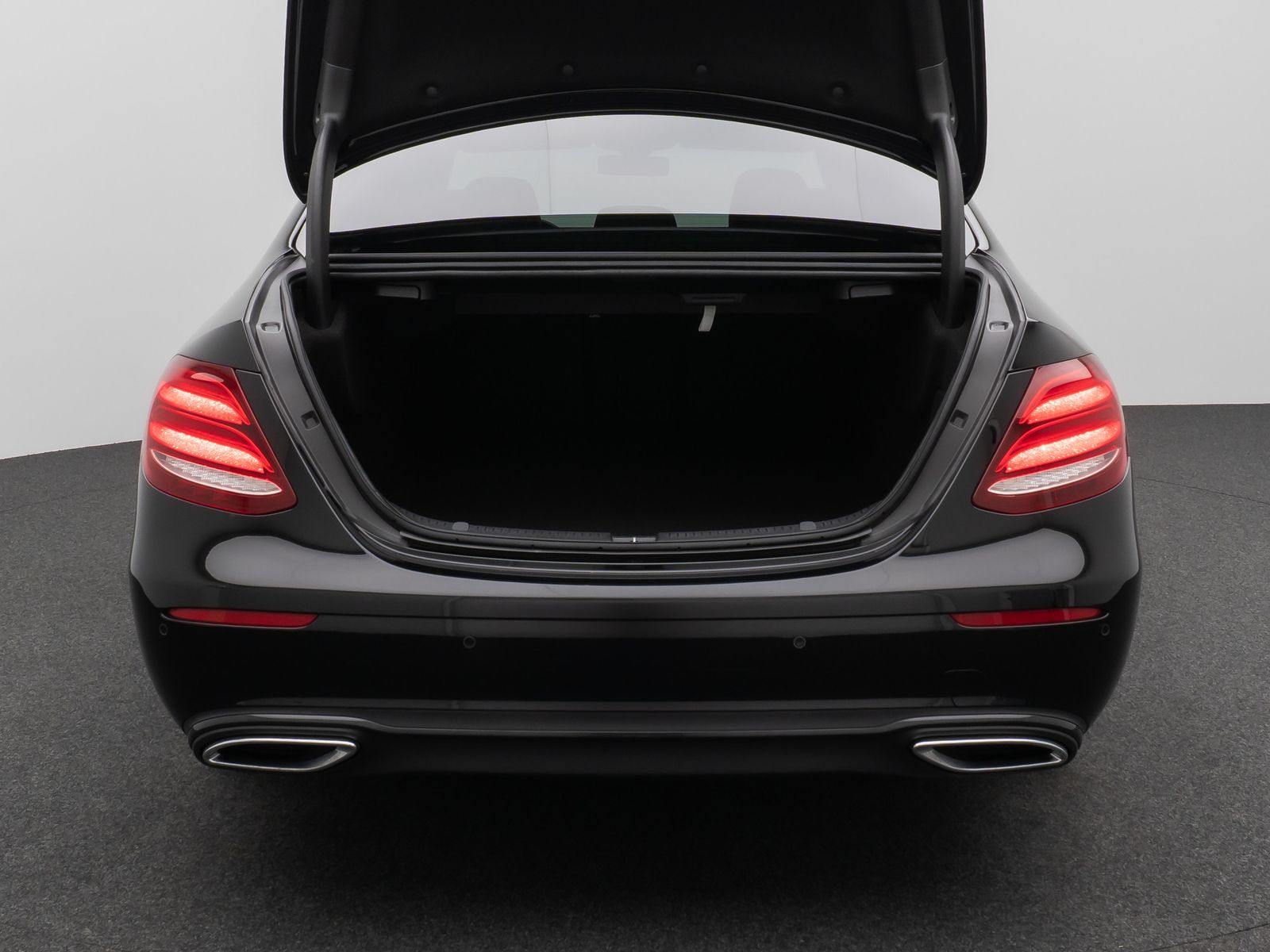 Fahrzeugabbildung Mercedes-Benz E 220 d Avantgarde. 9G-Tronic Kamera Navi Sport