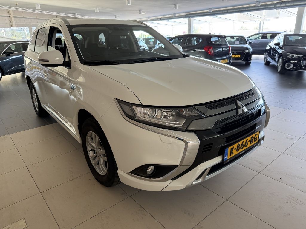 Mitsubishi Outlander 2.4 PHEV Pure imagem 2