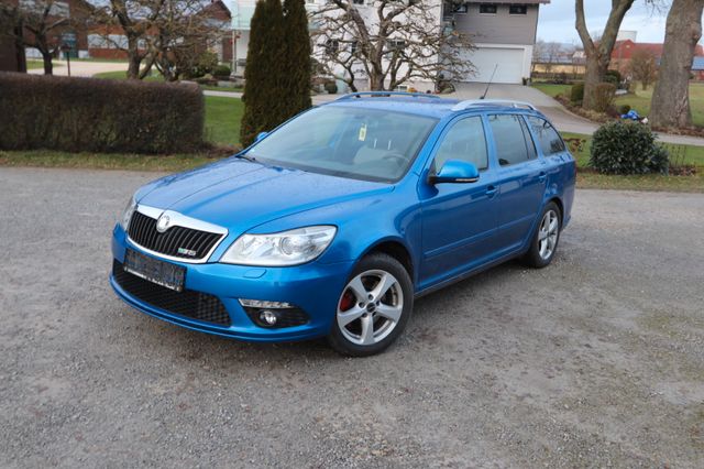 Skoda Octavia Combi RS Navi Xenon PDC ALU SHZ TÜV11/26