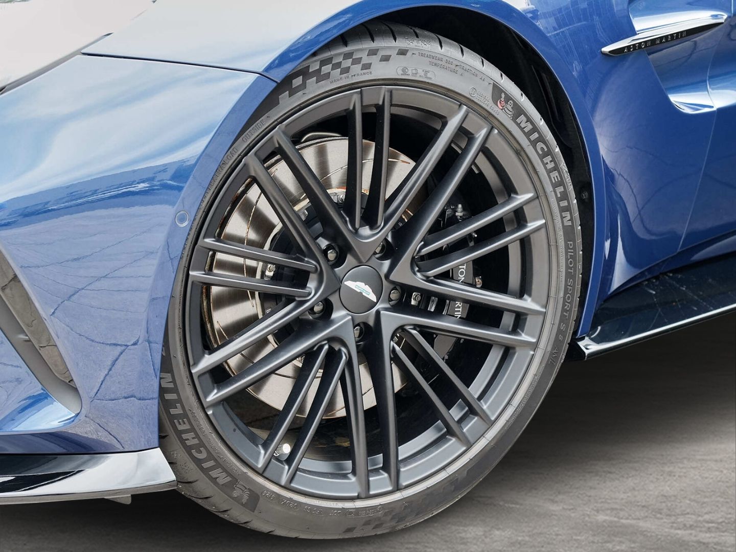 Aston Martin Vantage Seychelles Blue Bowers & Wilkins foto 12