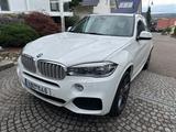 BMW X5 xDrive50i  - BMW X5: Xdrive50i