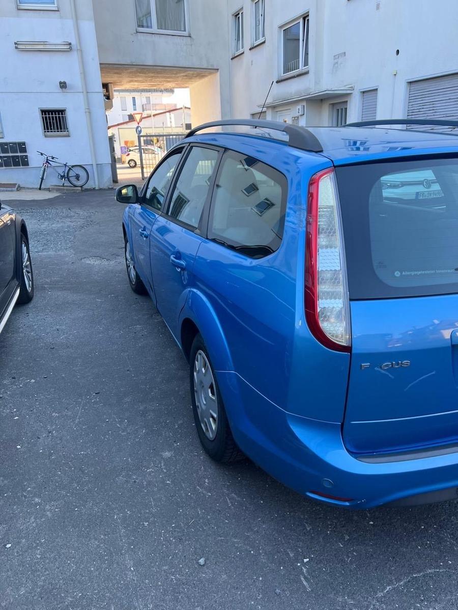 Ford Focus 2010 — rear view