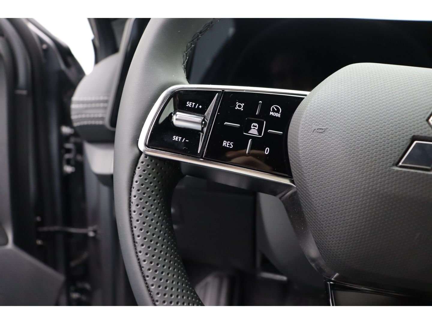Fahrzeugabbildung Mitsubishi Eclipse Cross Diamant Top 11 KW ACC Totwinkelass