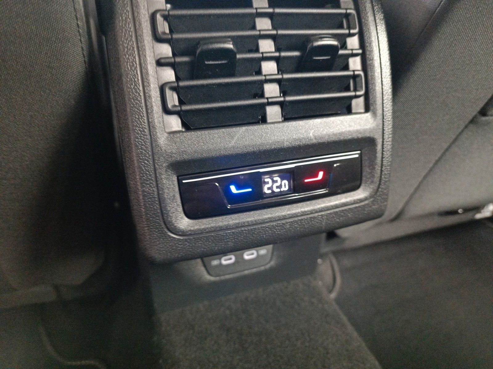 Fahrzeugabbildung Volkswagen Golf Variant 1.5 TSI Life *ACC*19Zoll*Winter