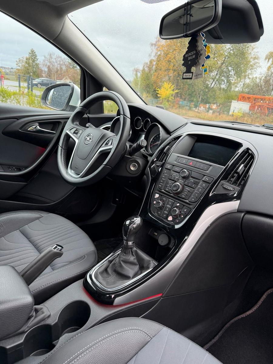 Opel Astra 2015 — фото 11