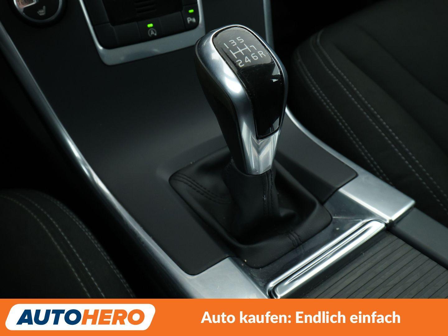 Volvo XC60 2.0 D3 Kinetic 2WD*NAVI*XENON*TEMPO*PDC*SHZ