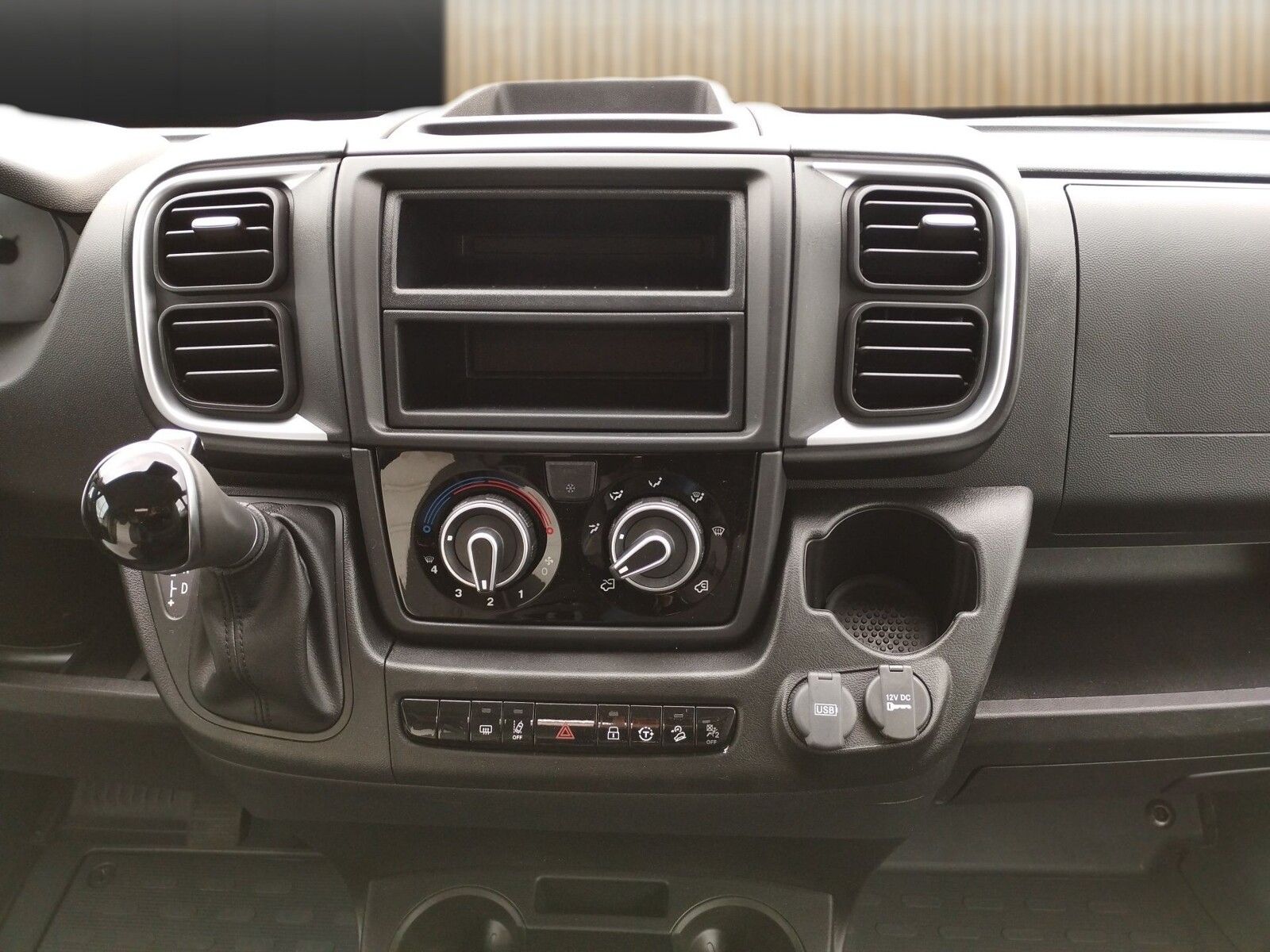 Fahrzeugabbildung Sunlight Adventure Cliff 600 Automatik, Dörr Edition, LTE