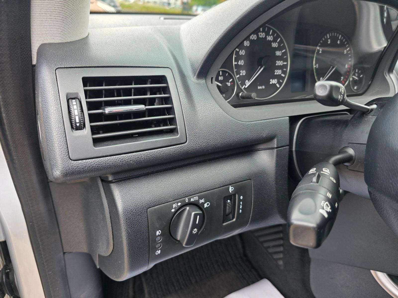 Mercedes-Benz A 180 AVANTGARDE Automatik*Navi*Leder*PDC*Sitzh.